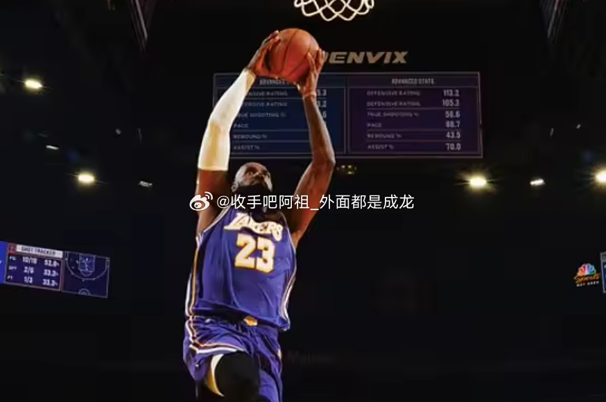 NBA常规赛，湖人对阵勇士。在首节比赛中，詹姆斯和布朗尼一同出战，随后一个回合布