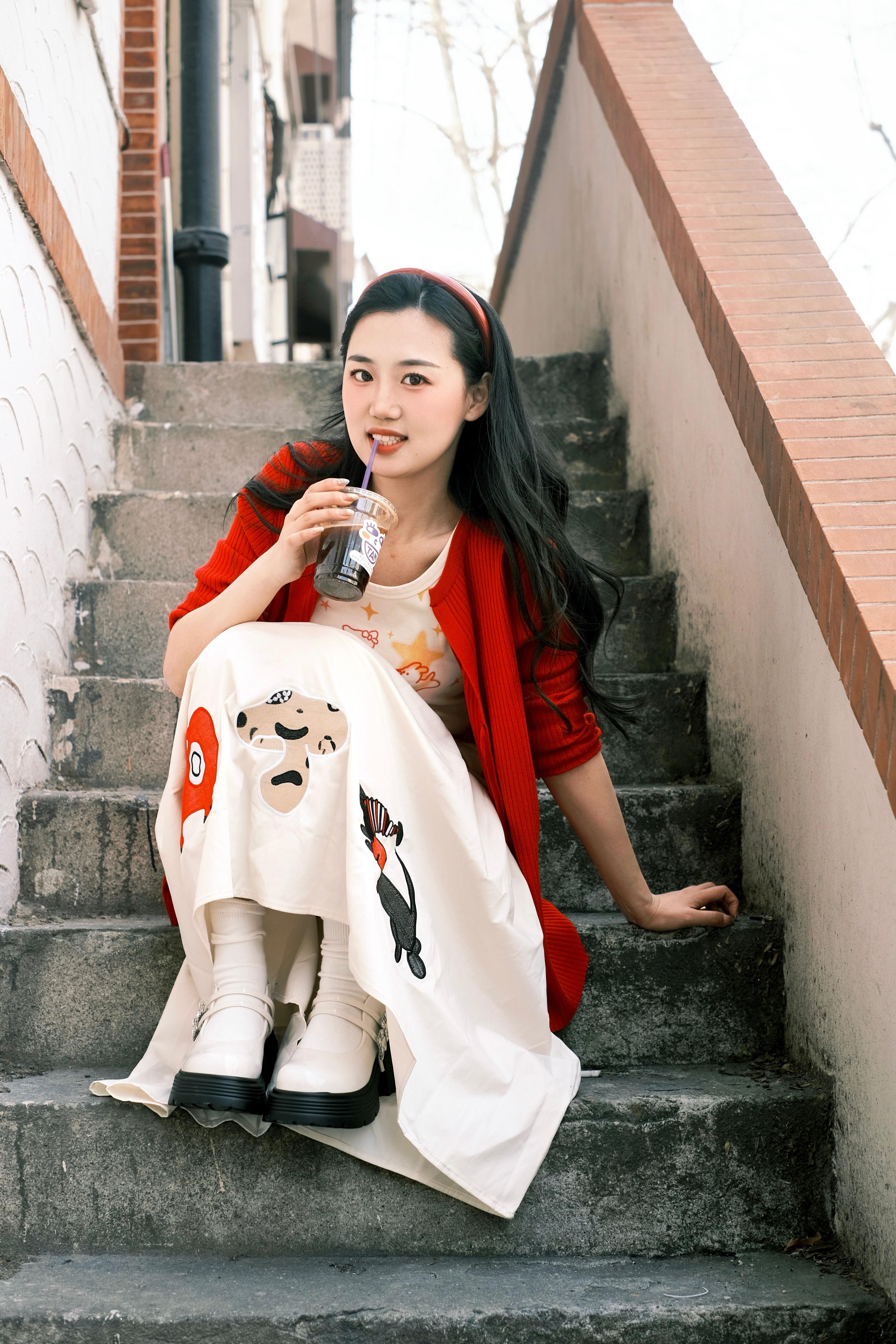 去黄亦玫“家”里做客[黄玫瑰]一些故地重游~做玫瑰的故事群演时就在这儿站在茜茜身