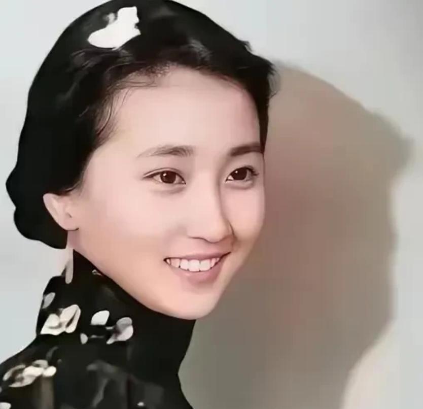 钱学森向蒋英表白：蒋英，要不，你嫁给我吧。蒋英委婉的拒绝：哥，我有男朋友。谁知，