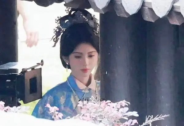鞠婧祎穿明制路透 