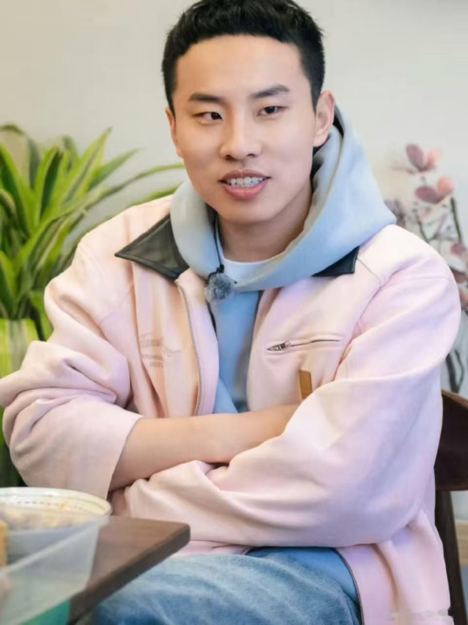 徐志胜自曝春晚的衣服二百多周五晚高疯爆笑名场面，徐志胜自曝春晚衣服价格，笑点密集