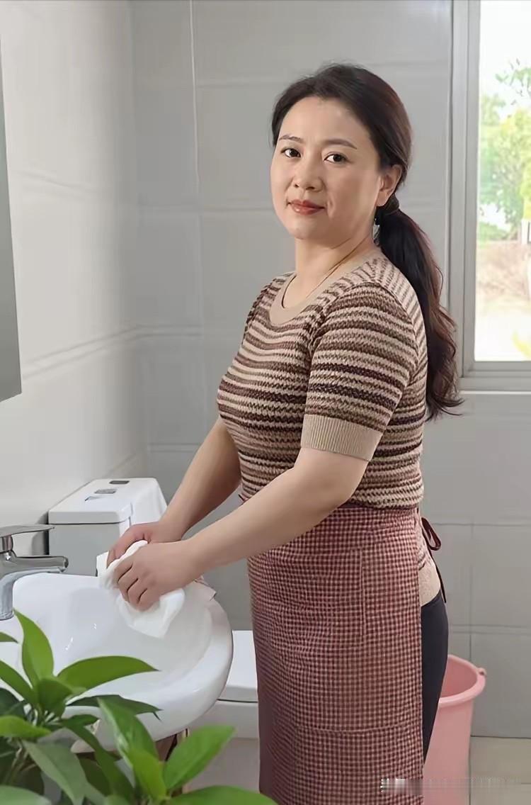 现在好多女人
结婚以后不生孩子
大家有没有想过
到底是什么原因导致的
我认为有三