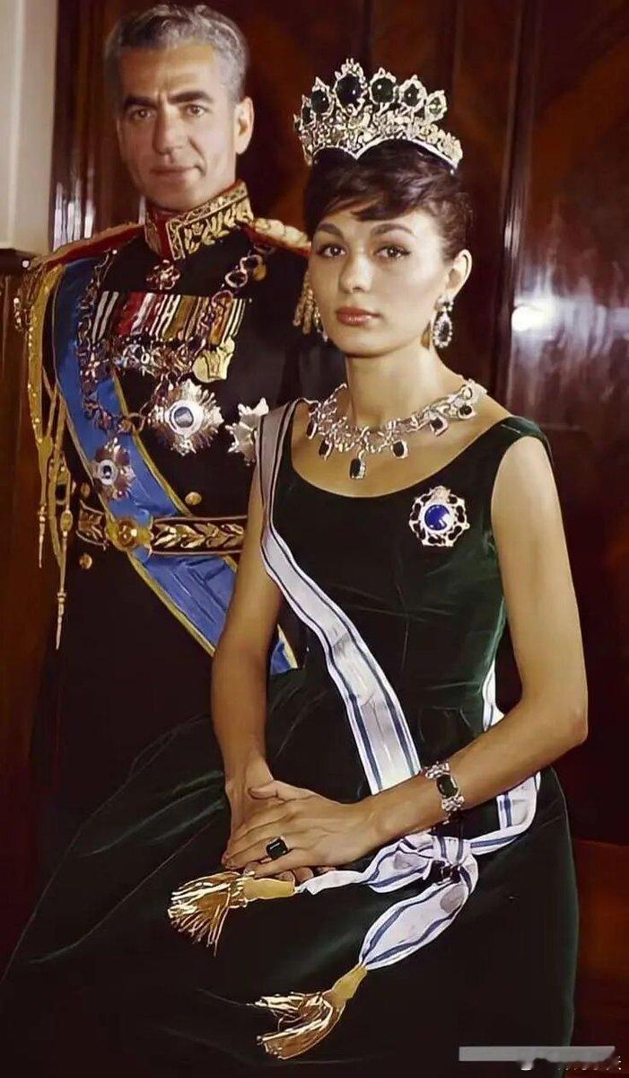 伊朗末代王后！法拉赫·狄巴（Farah Diba），1938年10月14日出生于