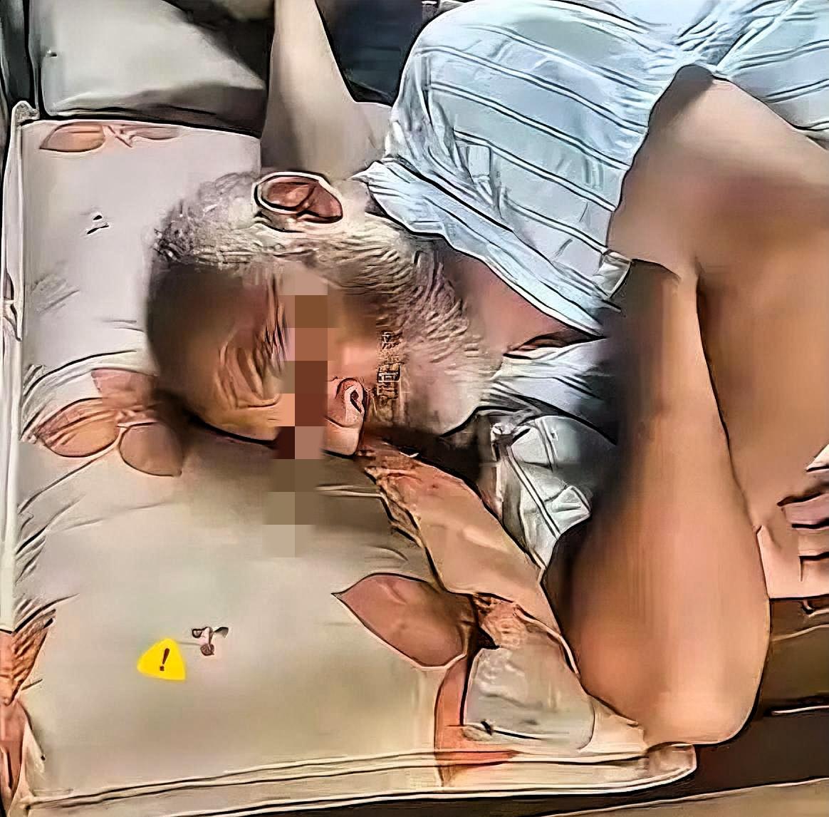 泪目！陕西102岁爷爷半夜跑孙媳妇房间，发现门被上锁，于是他在门外大喊，叫醒孙媳