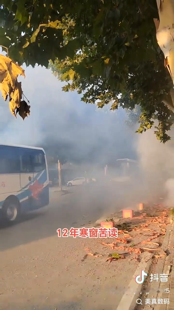 今年的高考可能是有史以来最卷的一次，1353万人报考本科，录取人数才450万，9