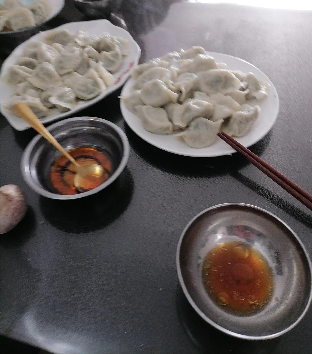 年味淡了？其实是我们在长大

小时候盼过年，是盼穿新衣、吃美食的纯粹快乐。如今物