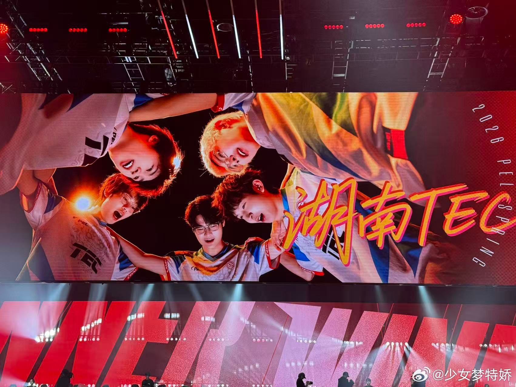 TEC春季赛首鸡恭喜TEC斩获2026PEL春季赛首鸡！决赛圈精准锁枪线、逐个击