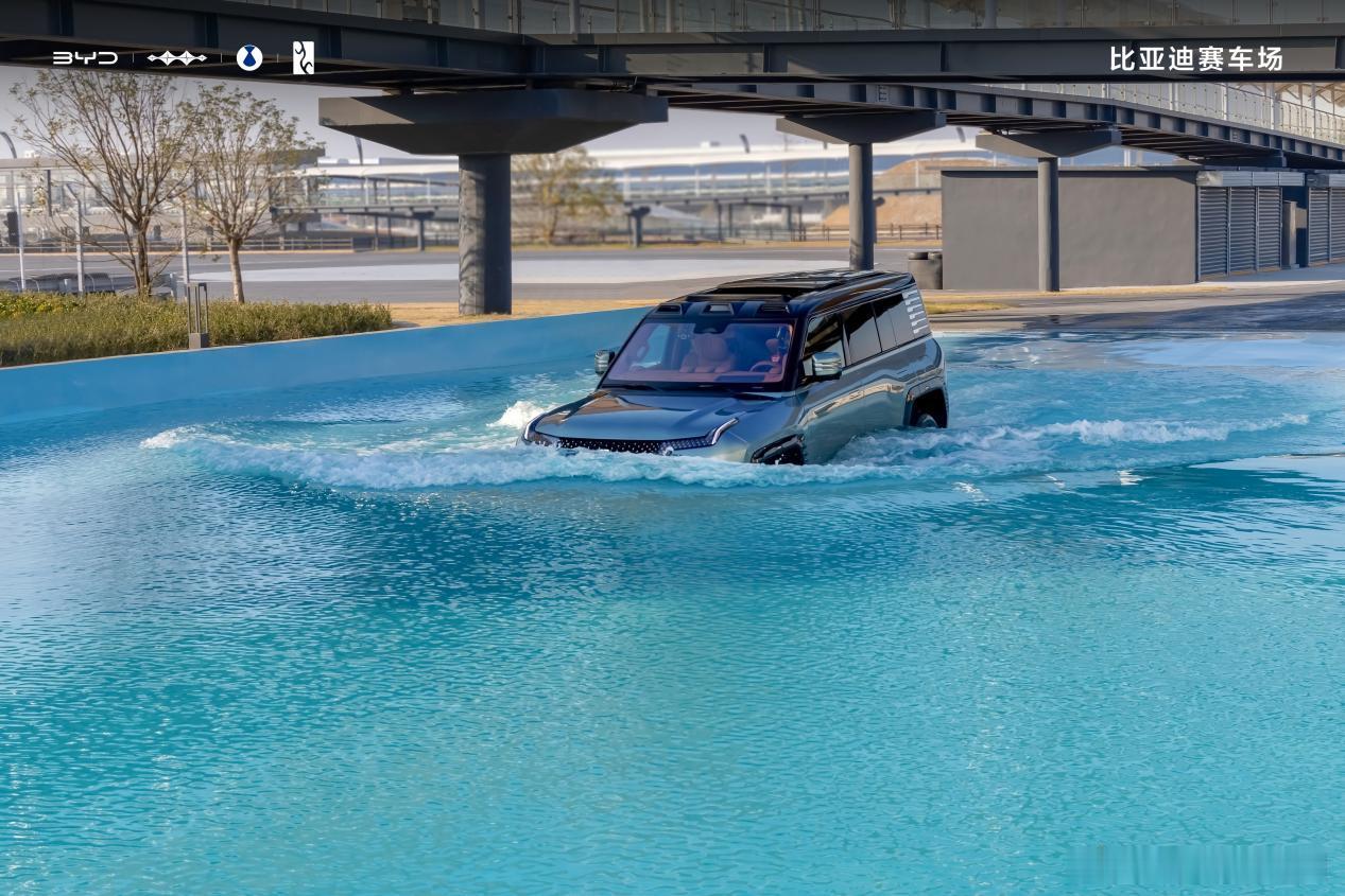 解锁赛道新体验！比亚迪全地形赛车场开业，全场好玩无上限！8月14日，比亚迪郑州全