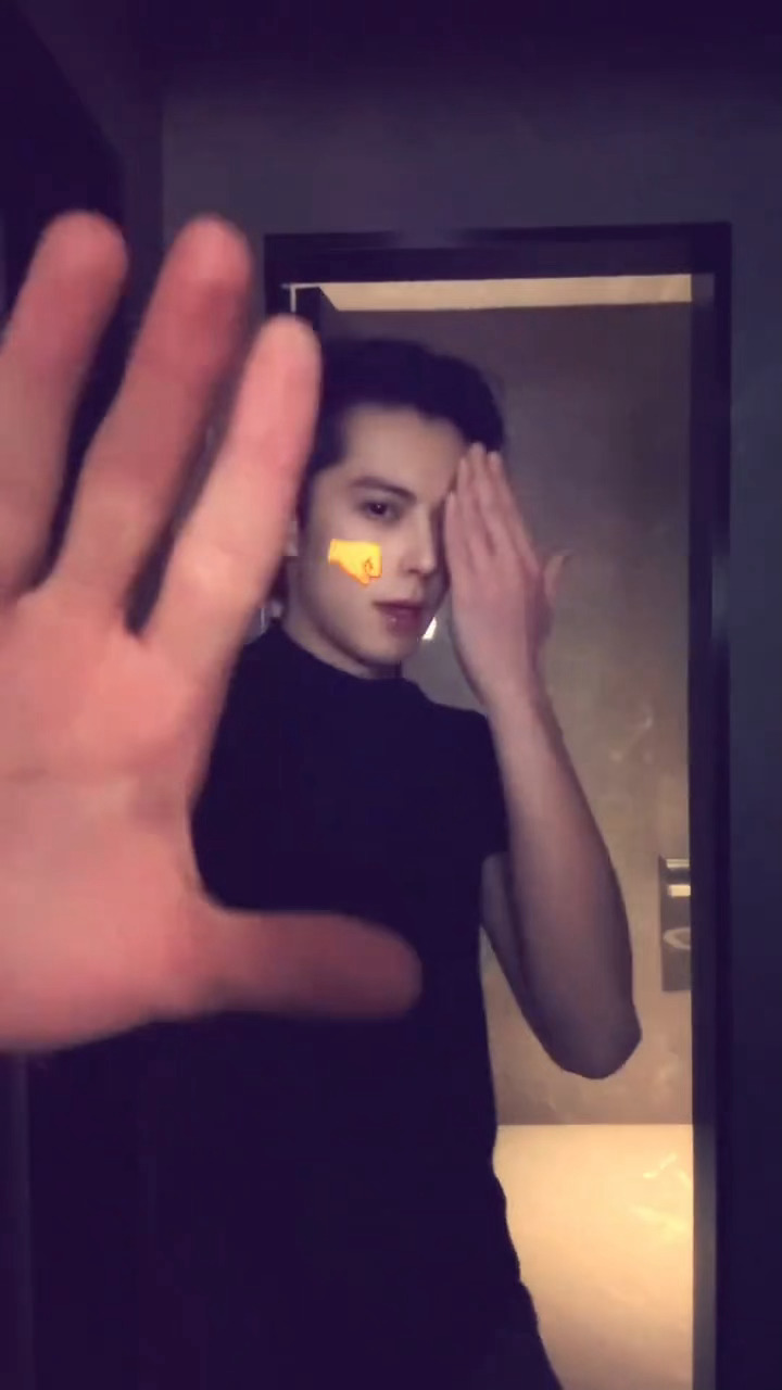 王鹤棣这是真的巴掌脸啊