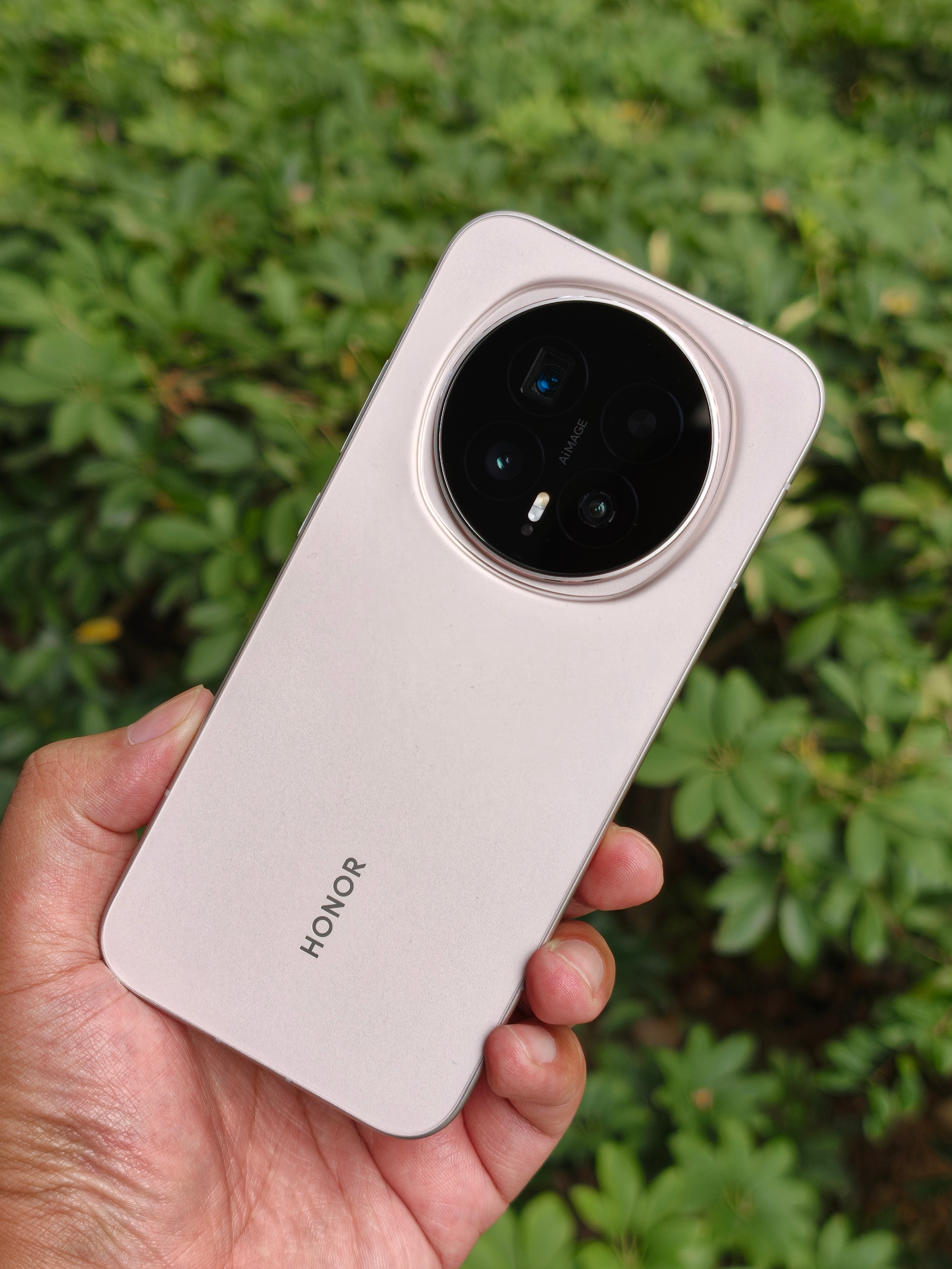 拿到一个新机器，周末拿荣耀Magic 8拍点样张