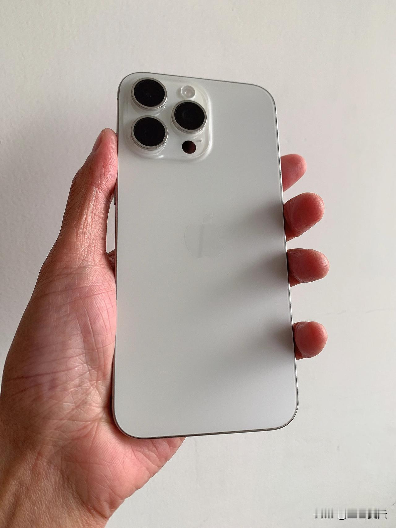 降价就是为了销量，之前第三方这个价格保持了多久，结果iPhone降价后开卖1小时