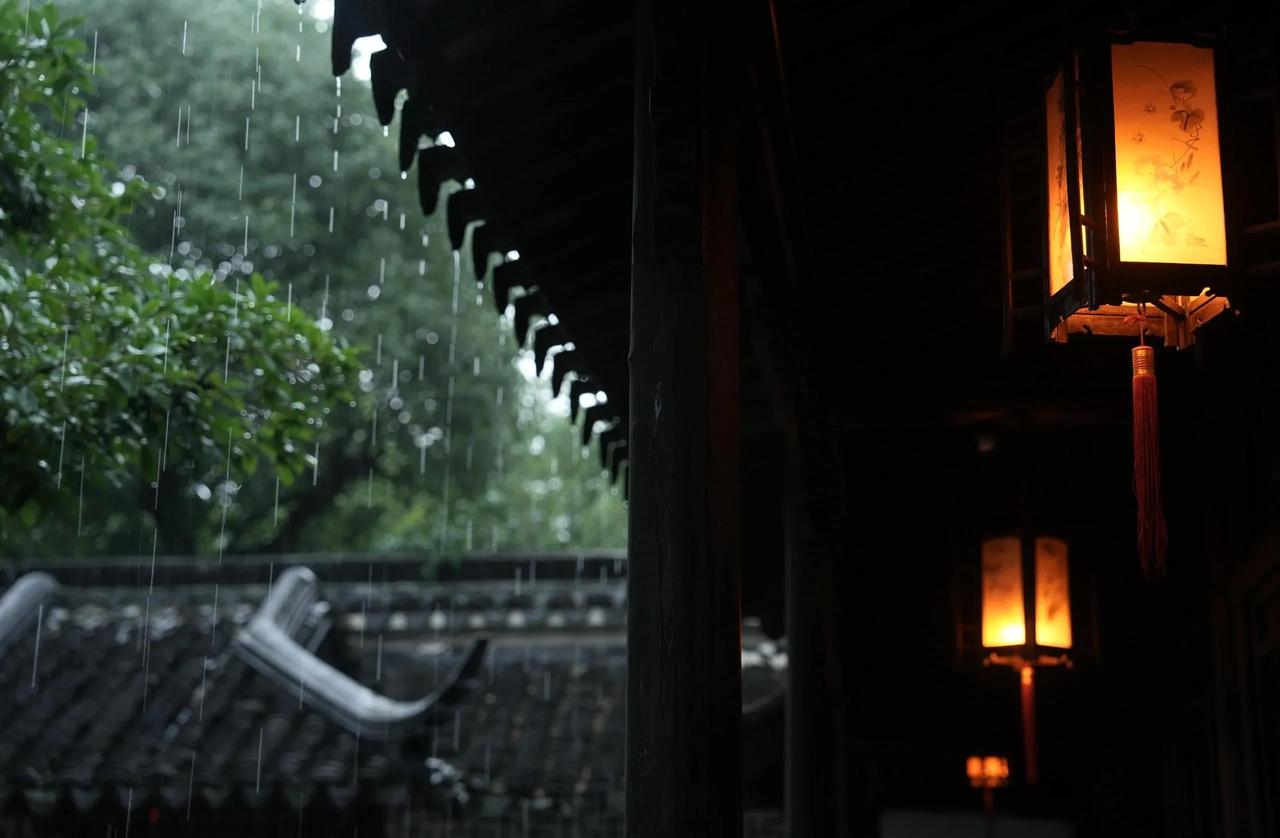 [微风]雨夜清晨[微风]
飞雨点点落星沉。
霓虹黯然夜已深。
电光闪烁化长龙，