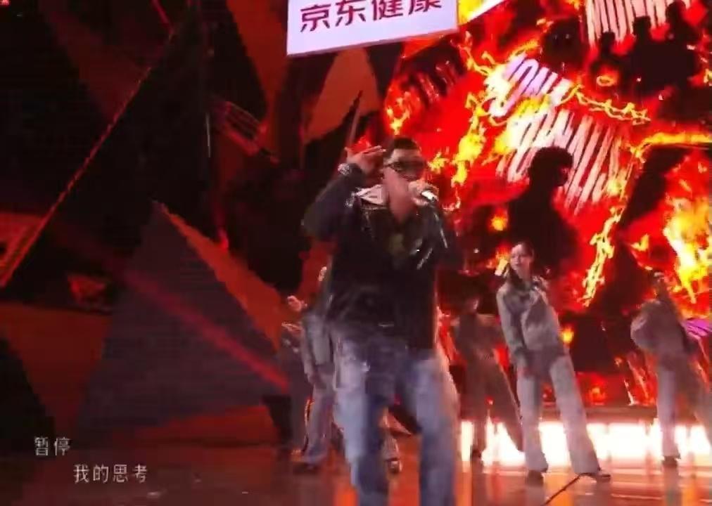 余文乐披哥拒绝唱跳 二公错过了邵子恒，嘎子哥的唱跳舞台又往后拖了一公。披荆斩棘的