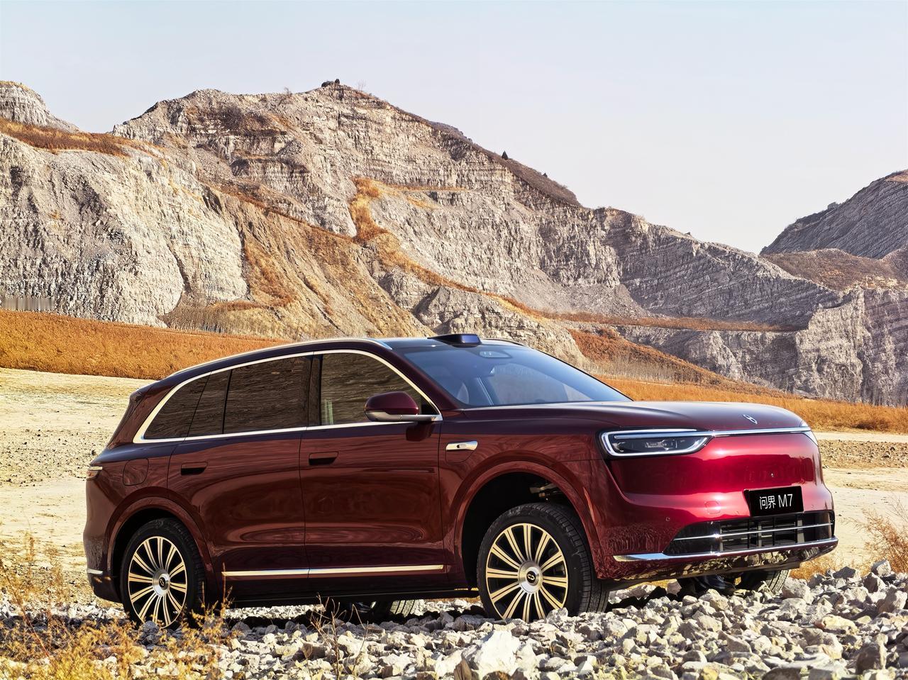 六座灵活装下暖意！全新问界M7家庭冬季出行首选
遇上冬日家庭多人出行的情景，装载