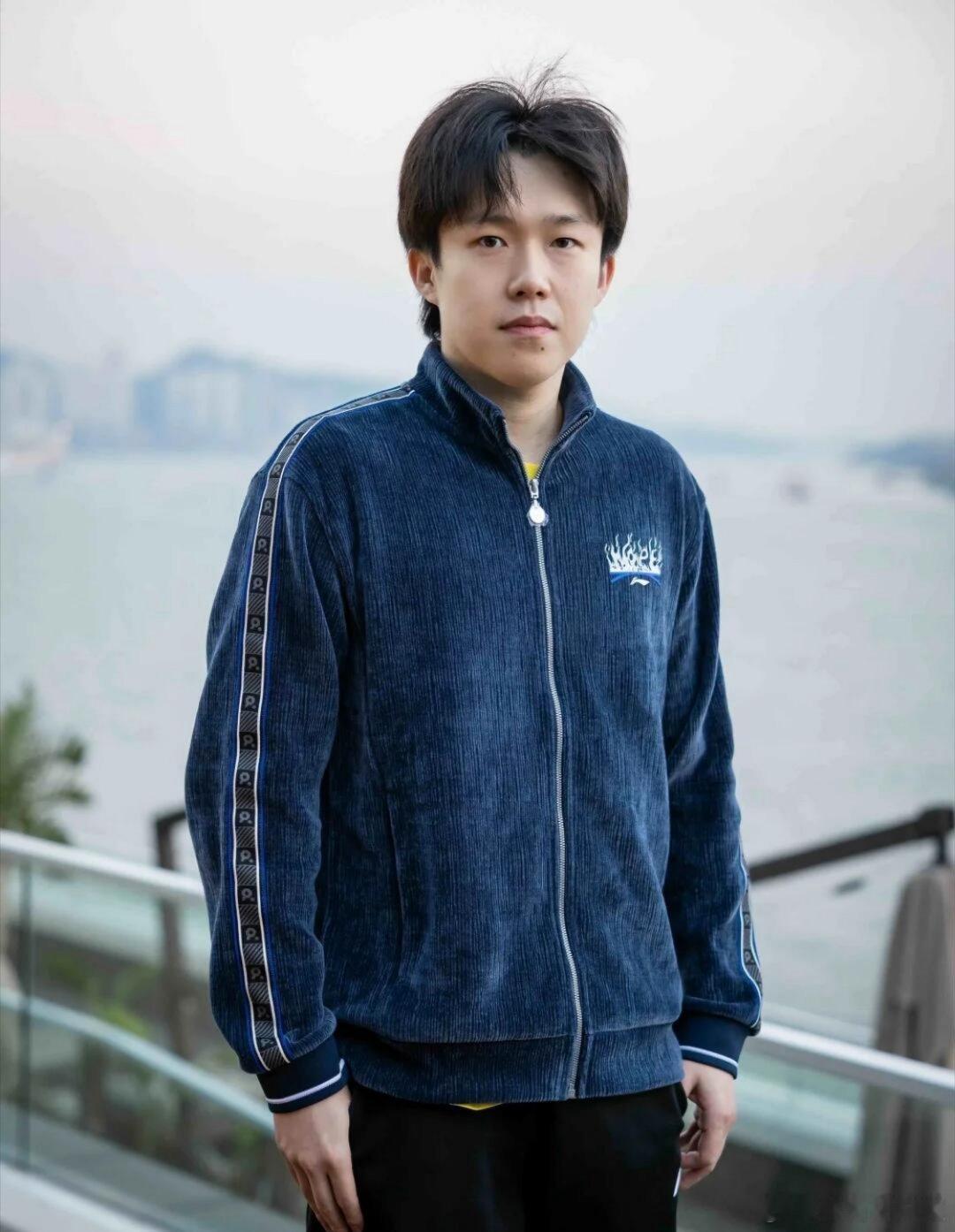 王楚钦港风城市宣传照王楚钦太有气质了 好帅啊！高颜值帅哥登场。 