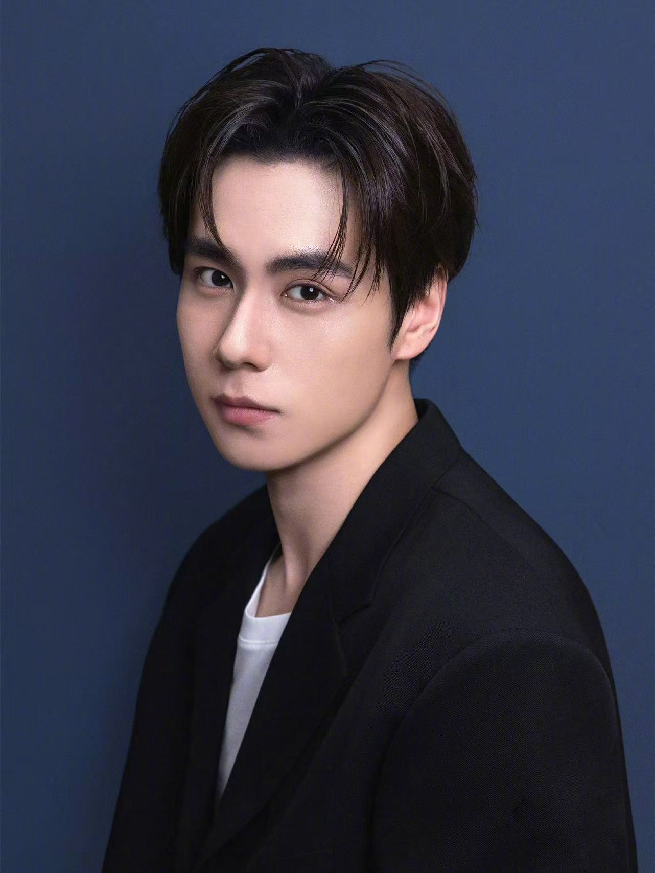 胡一天去韩国也逃不过三件套 之前没人告诉我胡一天这么有梗这么好笑啊！以前只知道他