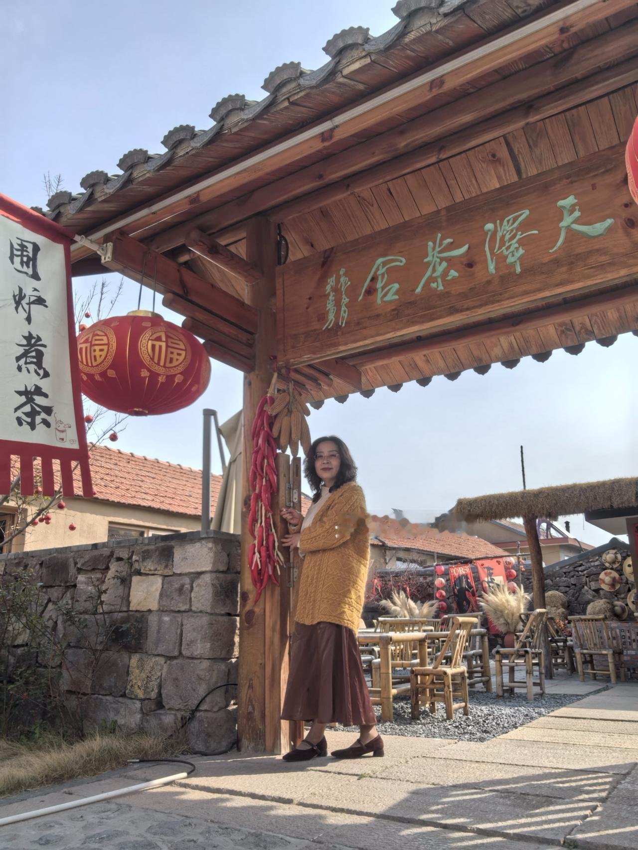 抬腿就往山里跑。一年四季风景不同，春天山花烂漫，夏天听蛙鼓蝉鸣，秋天丛林尽染，冬