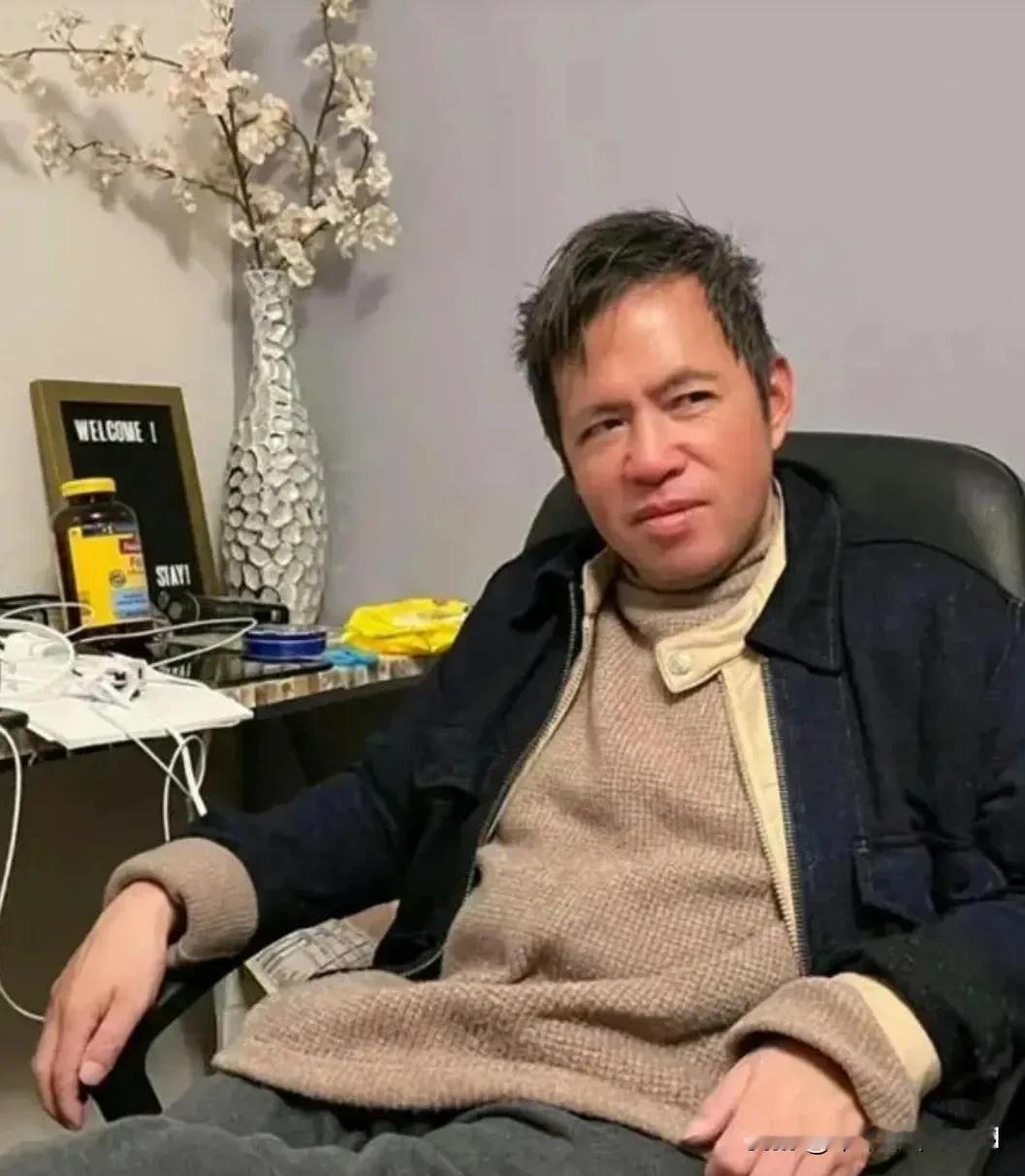 恢复正常生活的孙卫东，目前住在纽约法拉盛申请的公寓里，纽约的廉租公寓位置都是最好