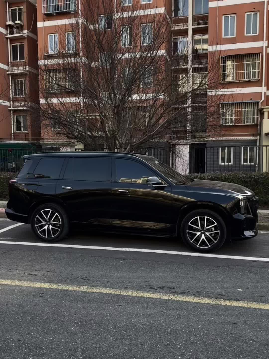 黑色的车，也就洗完以后多看两眼