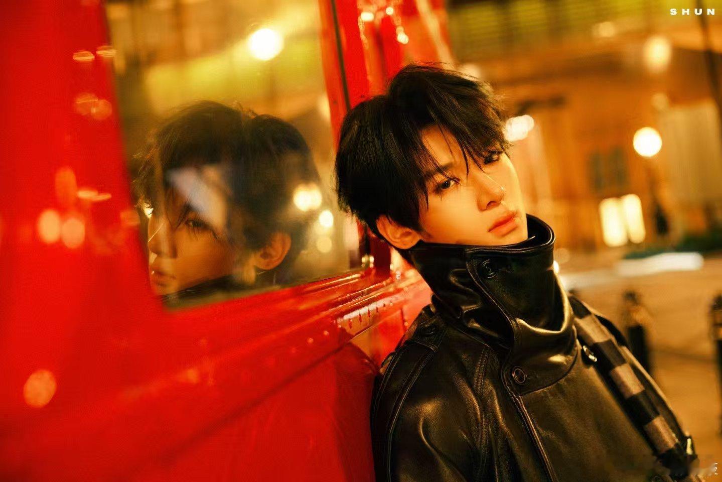 当张峻豪穿上神偷奶爸皮肤前方发现“在逃格鲁”！张峻豪的神偷奶爸皮肤也太会玩了，黄