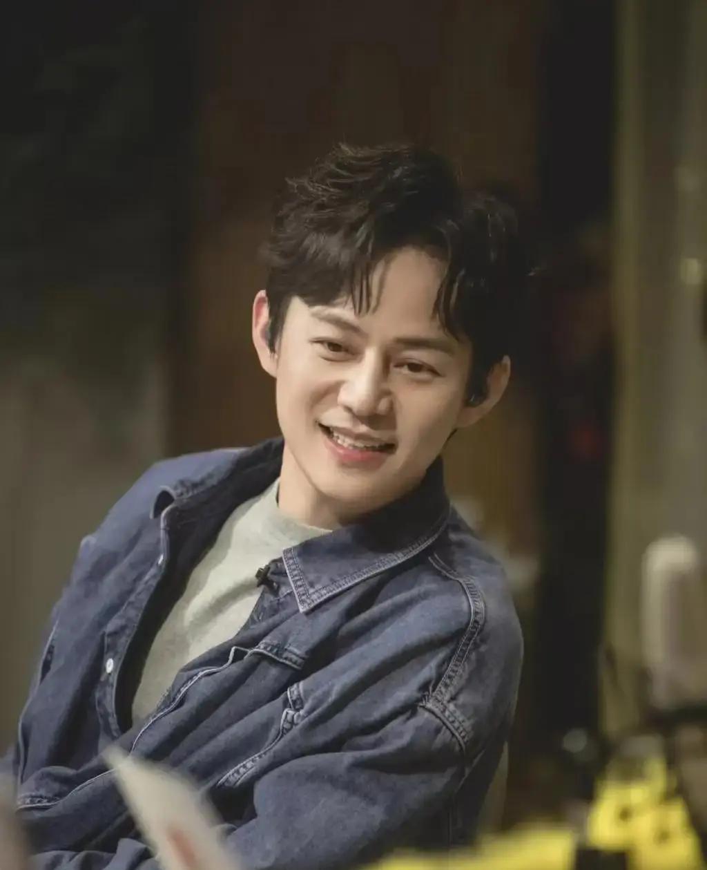 26年回信突然停更
 
最后一期《中学生百科》印完，何炅那页空白，老读者先哭。1