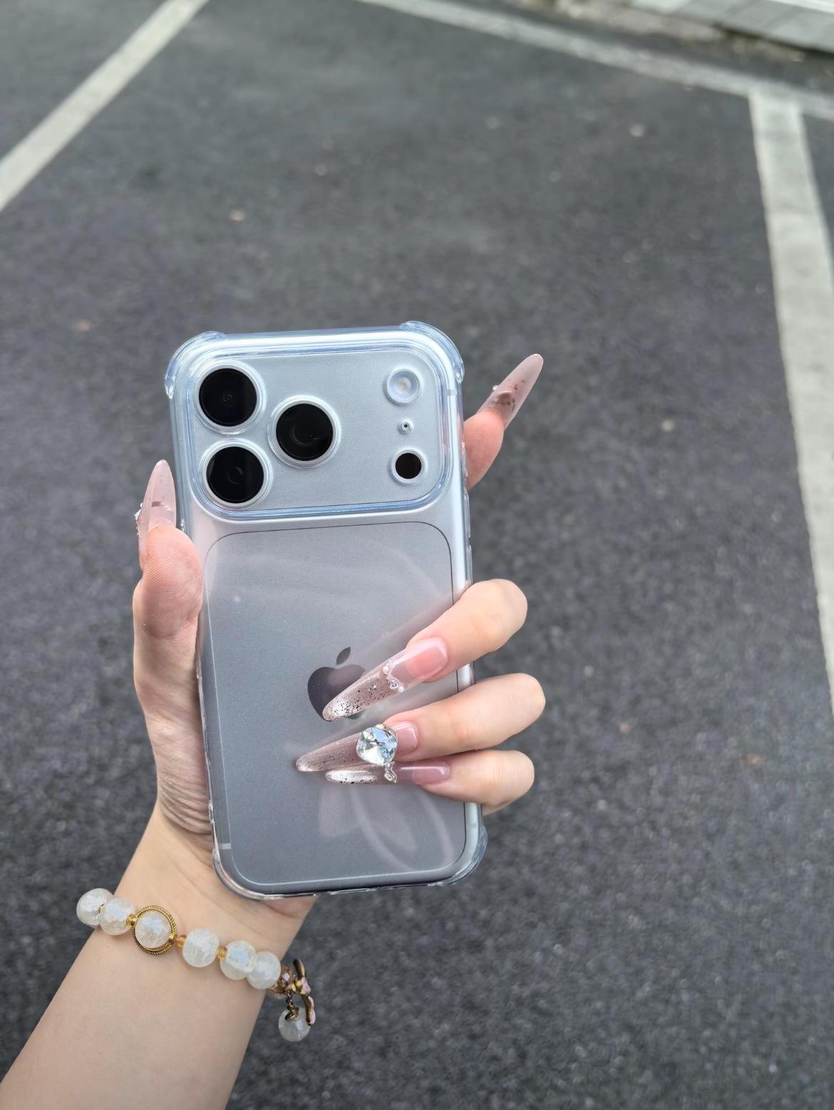 不要说买一台苹果手机的钱能买多少家电，反正我给自己安排上iPhone18 Pro