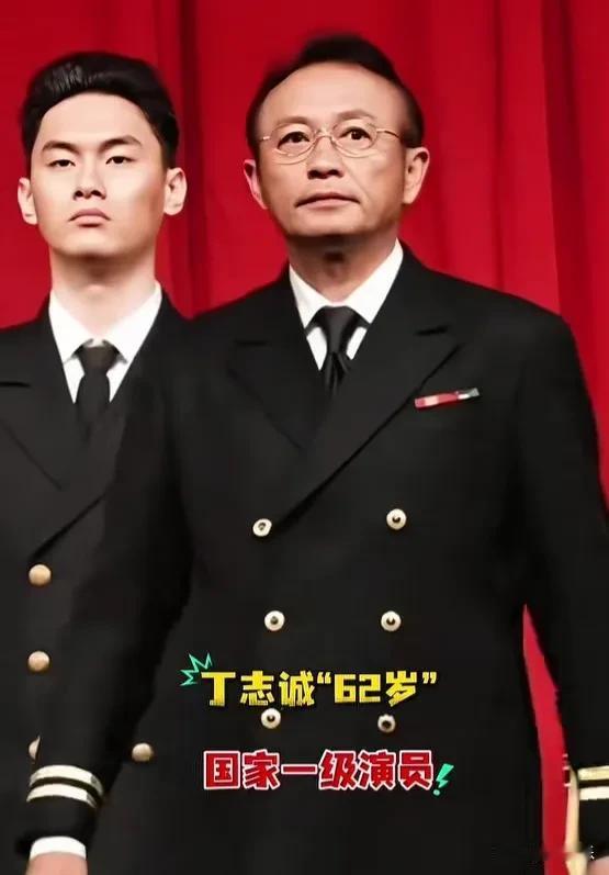 戎装衬风骨，戏骨见初心。
一身正气，满目山河。
老戏骨军装合集 实力派演员气场拉