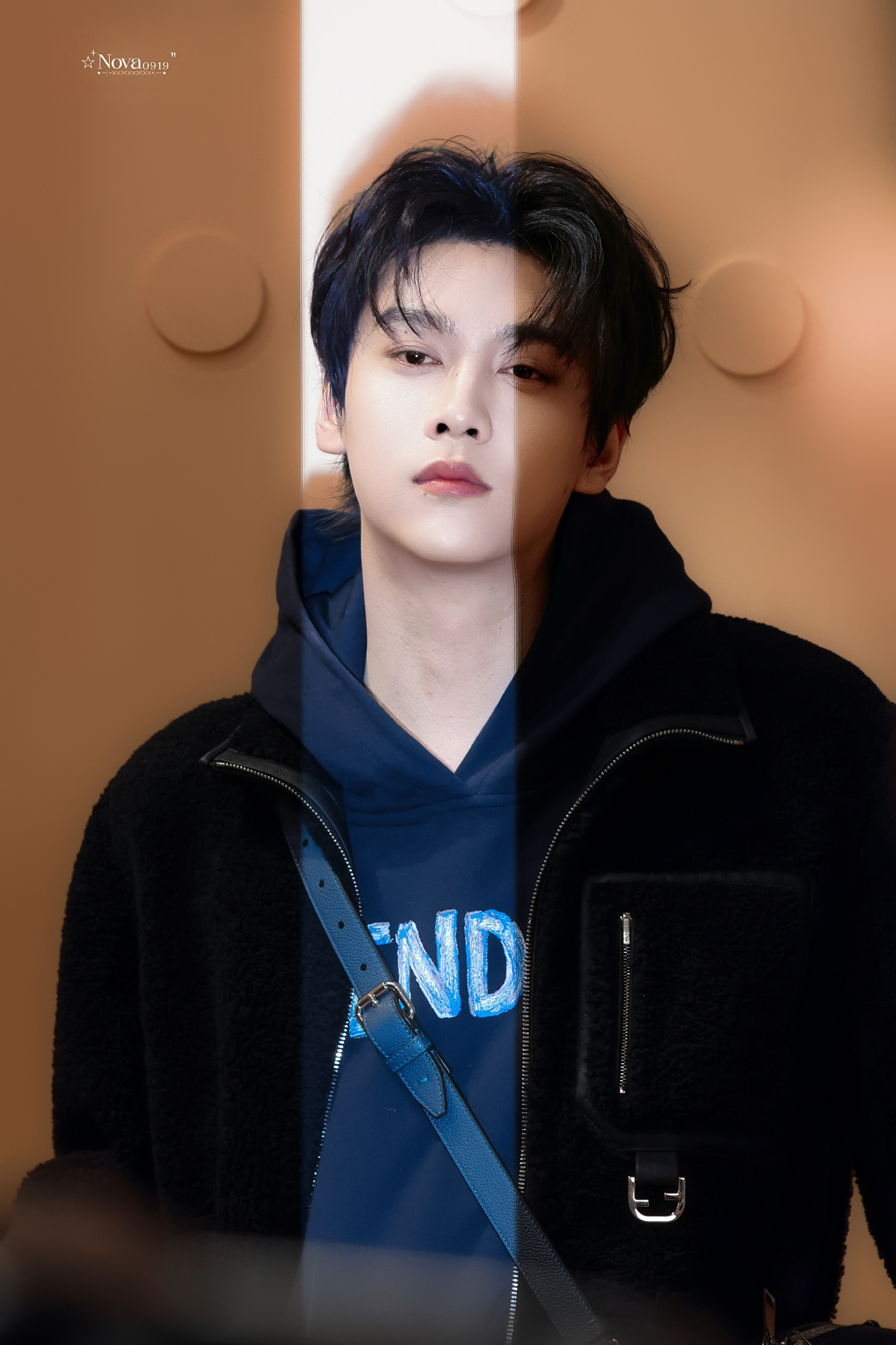 田栩宁一张就出神图了田栩宁又贡献神图了！这次是FENDI活动的绿色机车服造型，生