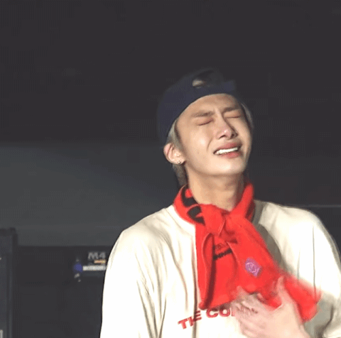 母后很认真地在看乒乓球🏓 