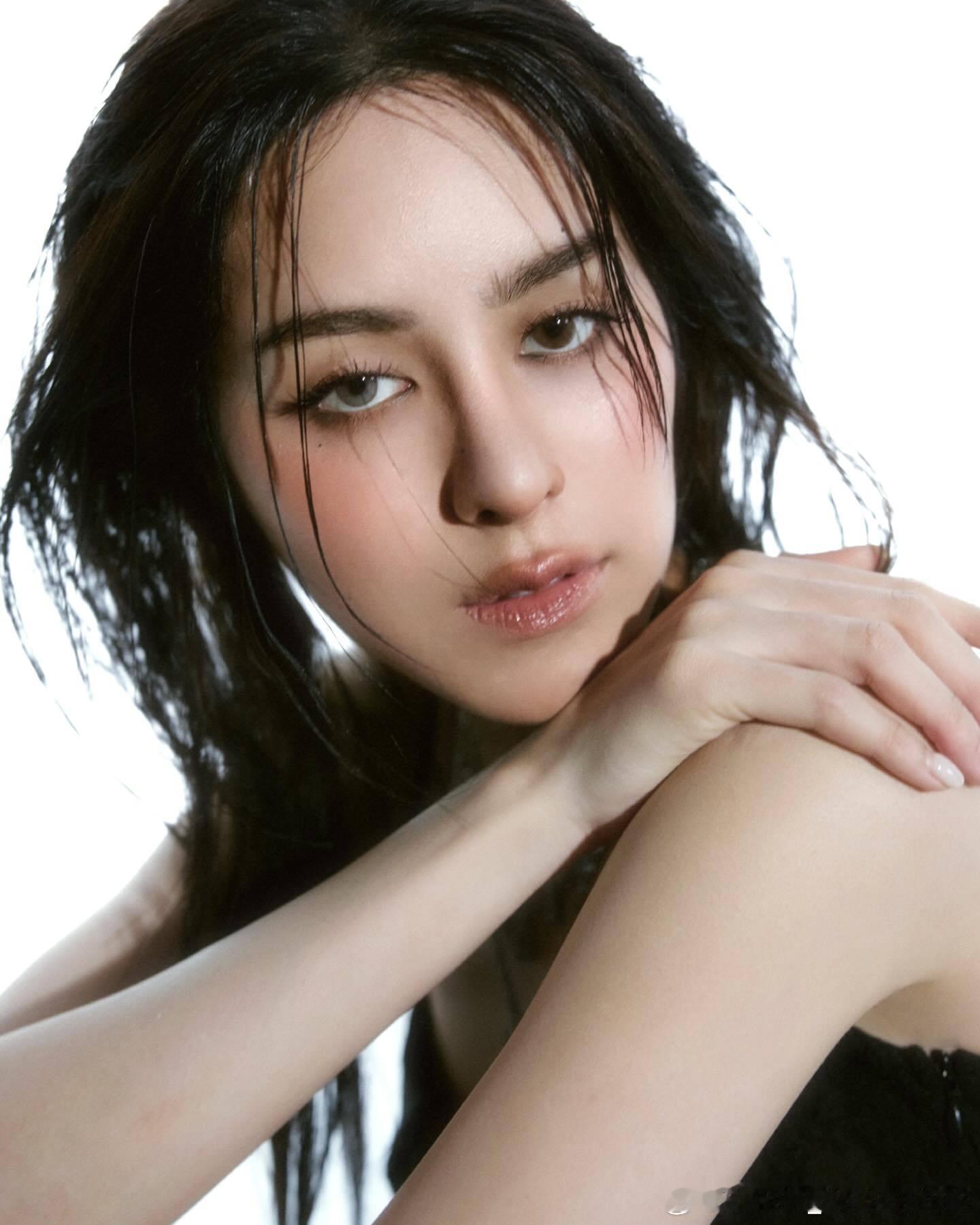 punpreedee 女鹅IG&X更新！为该品牌拍摄的第六组推广！就这个阴湿女?