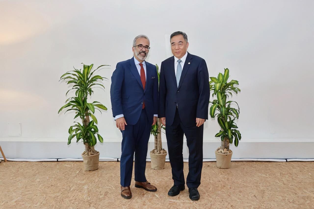 7月2日，中交集团董事长宋海良在葡萄牙首都里斯本与葡萄牙国务部长兼外交部长保罗·