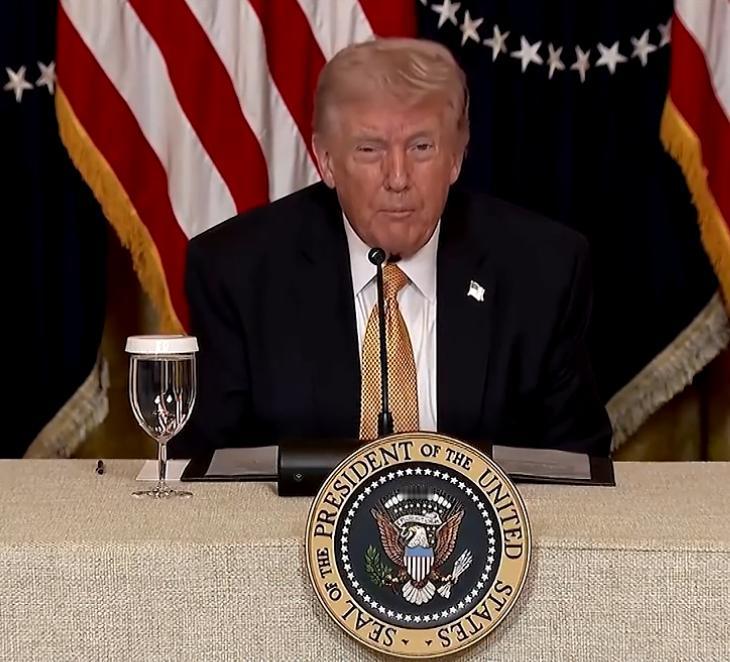 特朗普最近气得够呛，在社交媒体上开启了“吐槽模式”，抱怨盟友一个个都是“白眼狼”