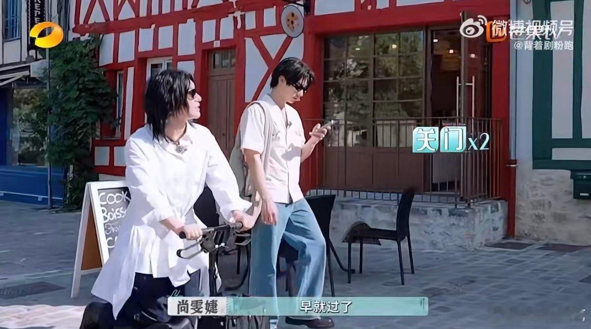 巴黎合伙人 闭门羹旅行 本想在小店淘点惊喜，没想到收获了十次“店休”的默契！烈日