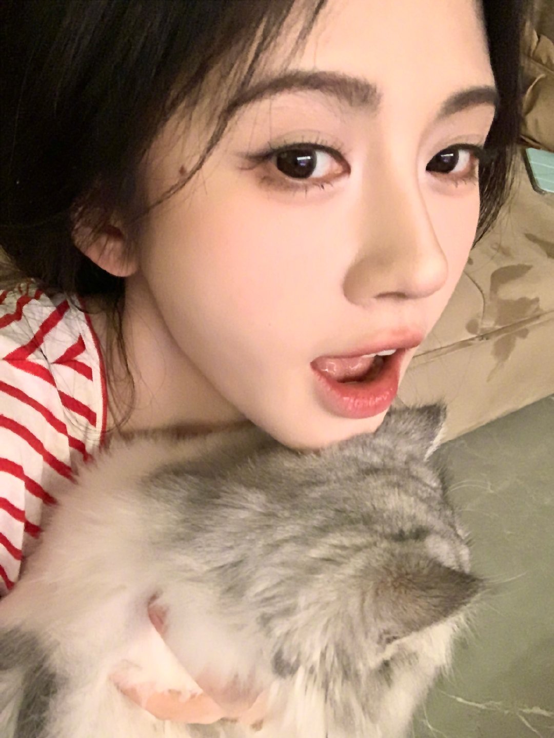 鞠婧祎[超话] jjy鞠婧祎 jjyfred斐登 鞠婧祎 “以这份热爱，致你那嗳