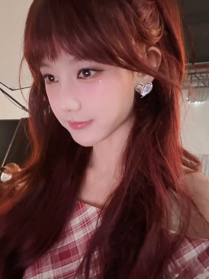 李一桐互联网没有你在乎的人了吗 每次直播都有惊喜，一点没有女明星的距离感。 ​​