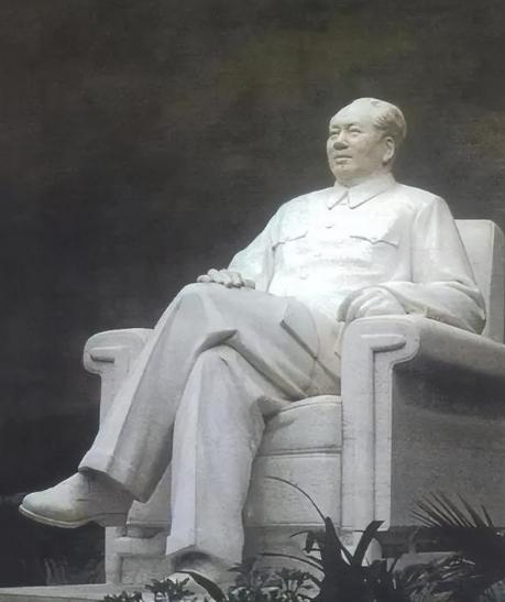 有人提议在全国范围内拆除毛主席塑像，是谁提议的，名字可以公开吗？谁敢拆除毛主席塑