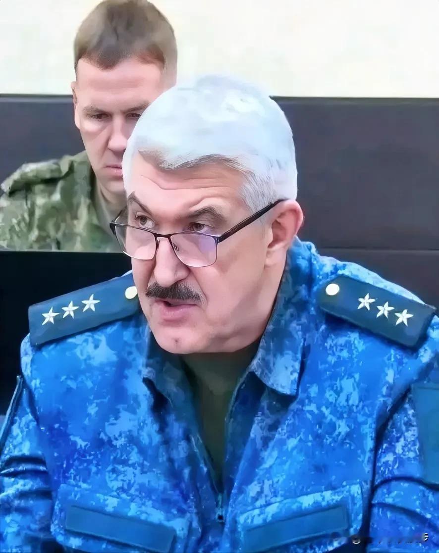 授勋三天库皮扬斯克就被乌军收回
12月9日因“完全占领库皮扬斯克、包围乌军15个