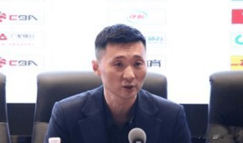 一节崩、无战术、精气神尽失：新疆男篮的溃败，早已不是“没钱解约”能搪塞的
 
1