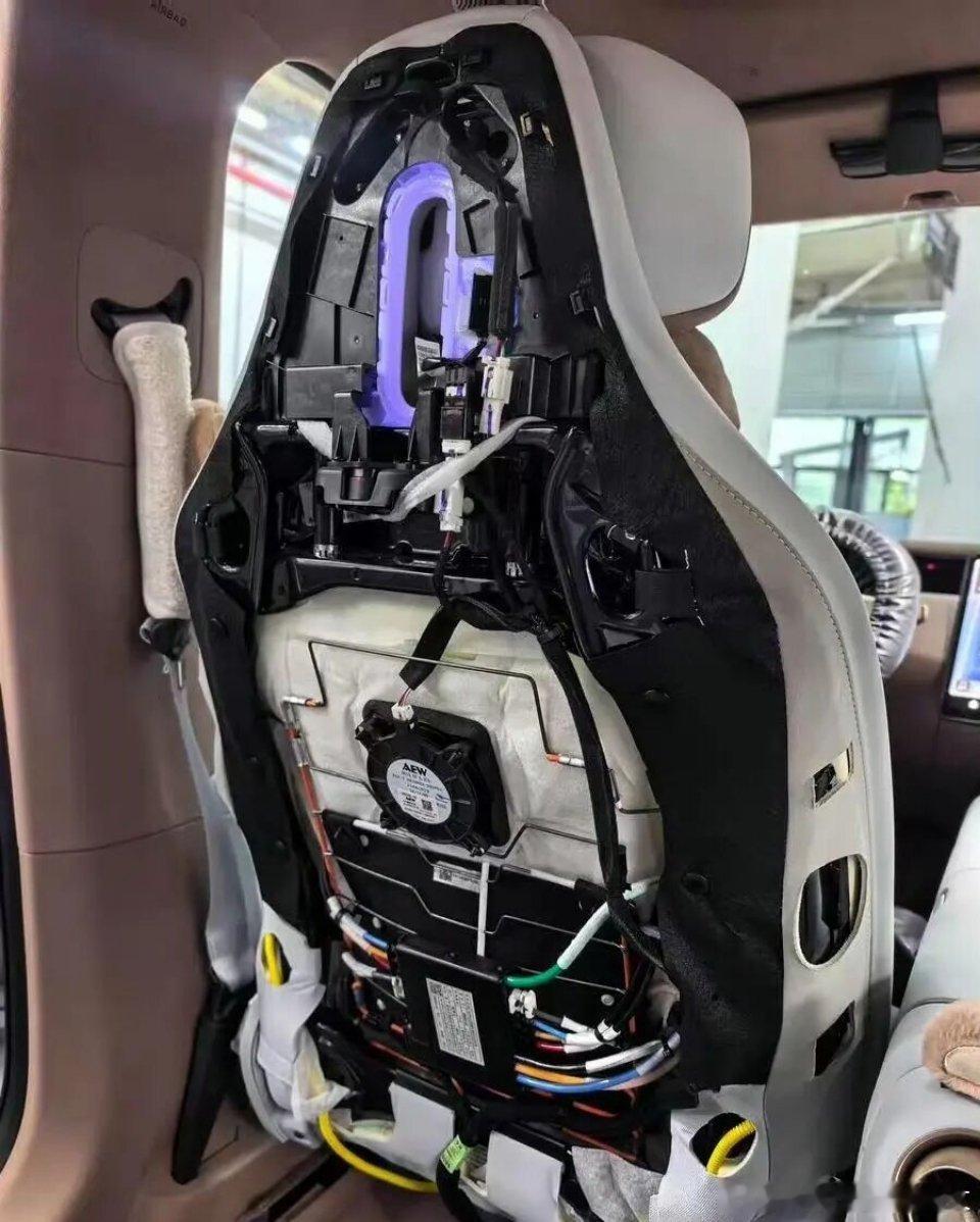 新能源车 通风座椅里面长这样，是不是看着还挺科技感的