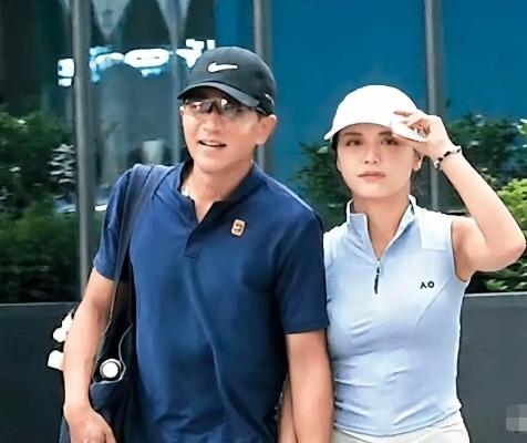 杨幂是走宝了吗？前夫哥刘恺威终于找到新女友了，新女友黎纪君的样貌丝毫不输给杨幂，