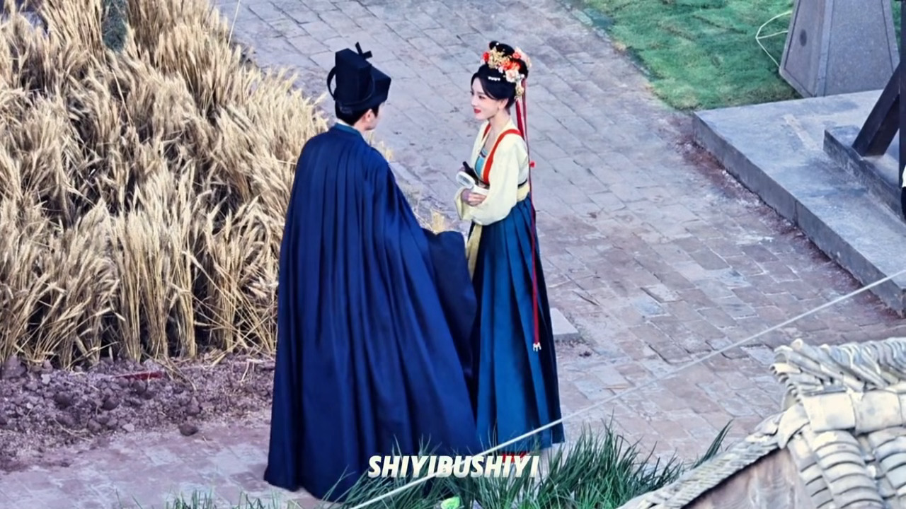 好可爱吧！小丁是在给祖鹅跳舞吗哈哈哈感觉看到两位小学生在玩闹丁禹兮给宋祖儿跳舞丁