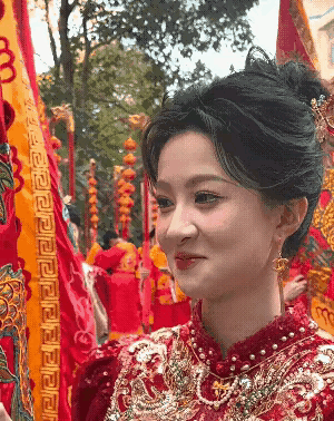 嫁给了爱情才有这样的笑容[心]