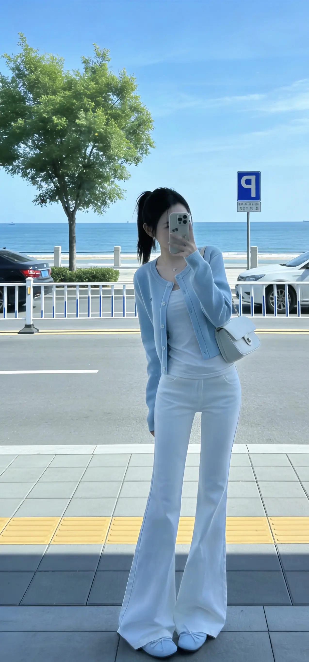 生活嘛，就是不断的接受现实，承认自己的平凡，努力的朝前走，该来的总会来...