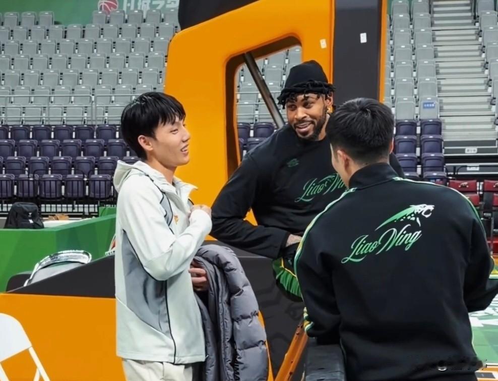 依旧是好兄弟！莫兰德谈徐杰：

“我们的关系没有变。”

“依旧是很好的哥们。”