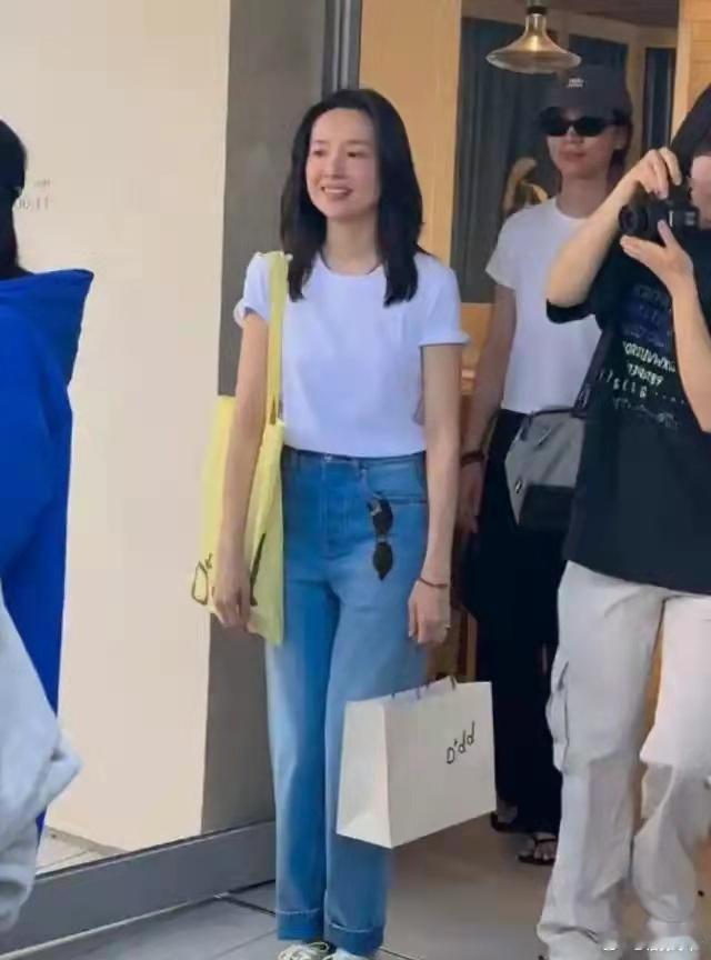 董洁貌似资源降级了不少，从一个大明星成功变成了大网红，王大治当年功不可没！ ​​