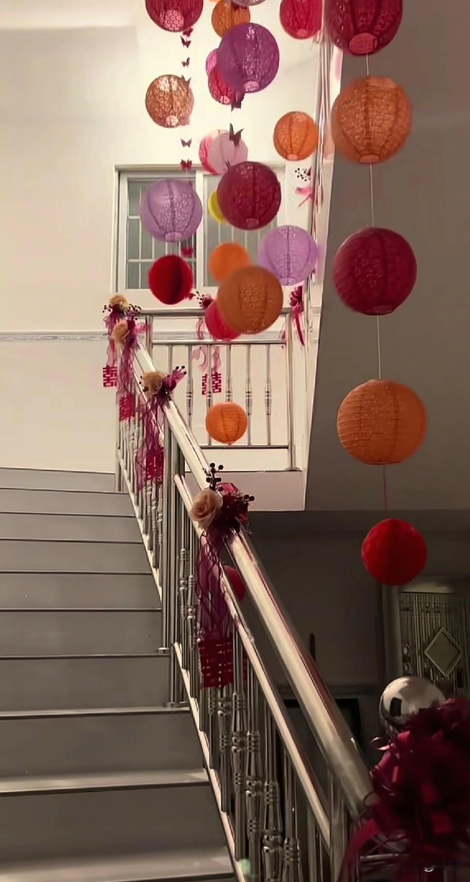 今天看到一段话，说有关结婚的。

问：为什么结婚要选个好日子？
答：因为结完婚就