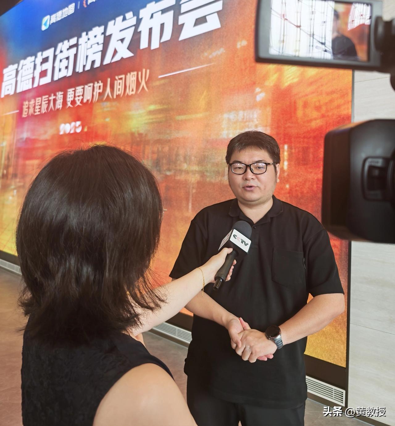 今天
接受中央电视台采访
聊几句
我们不仅要有星辰大海，也要有人间烟火
期待我们