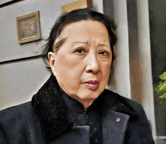 宋美龄去世之后，已经高龄的孔令仪做主把她生前居住过的房屋和使用过的一些器具拿出来
