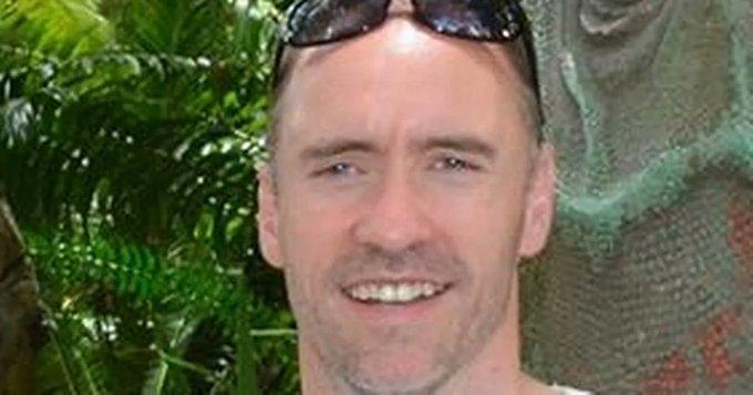 今日上午庭审进入第二天，就在检方即将对保罗多伊尔正式提起公诉之际，54 岁的他在