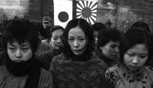 1937年，南京沦陷，一个日本兵闯进一对妯娌家中，漂亮弟媳笑脸相迎卖风流，日本兵